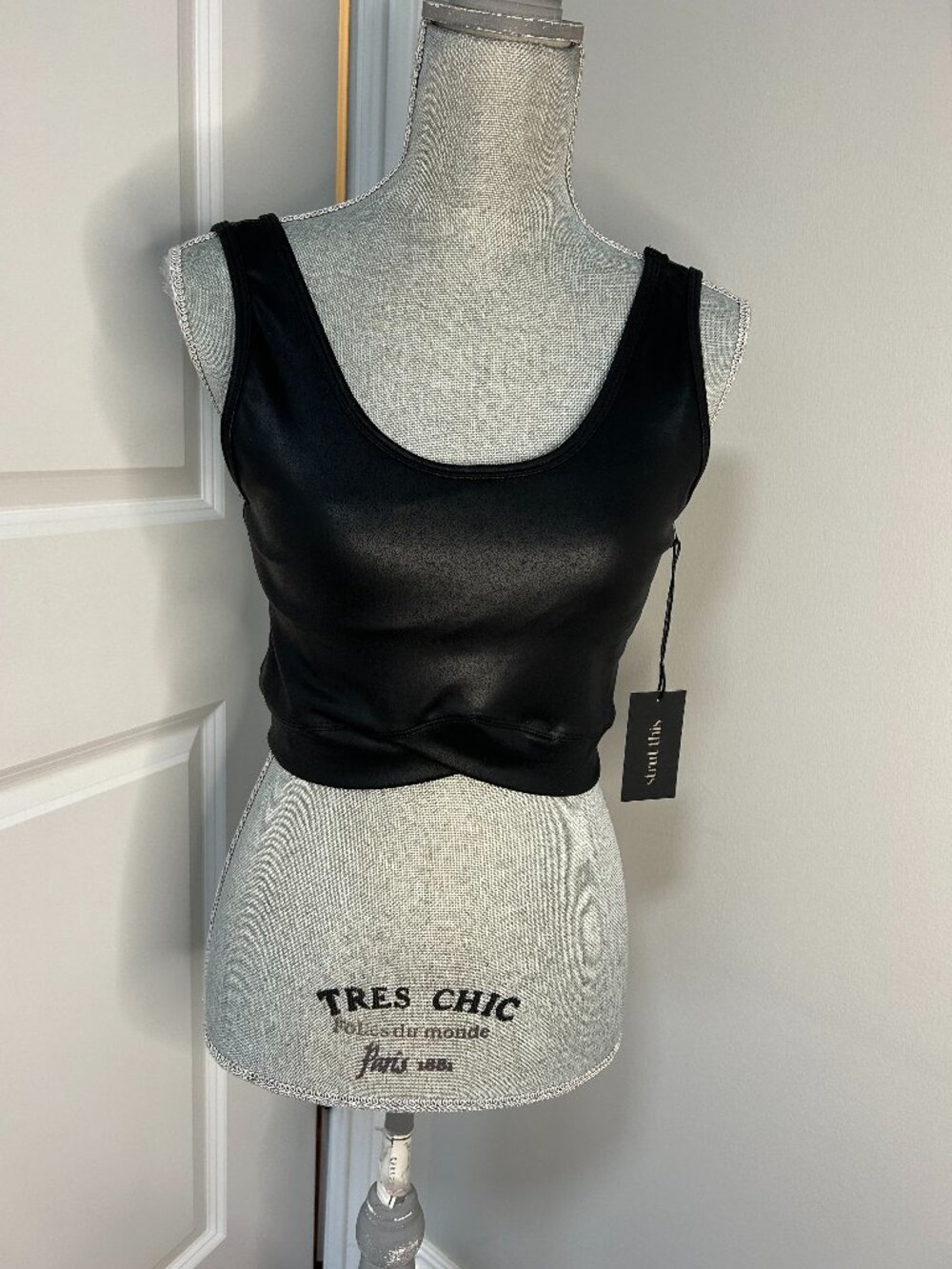 Strut This! Maddox Crop Top in Black Size L NWT - Picture 2 of 3